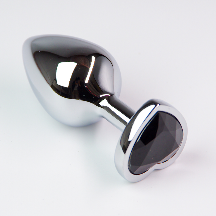 פלאג מתכת יהלום לב שחור - קטן / 28 מ"מ