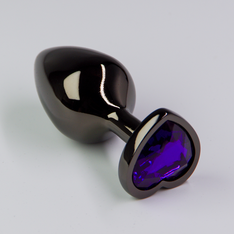 פלאג מתכת שחורה יהלום לב סגול כהה - קטן / 28 מ"מ