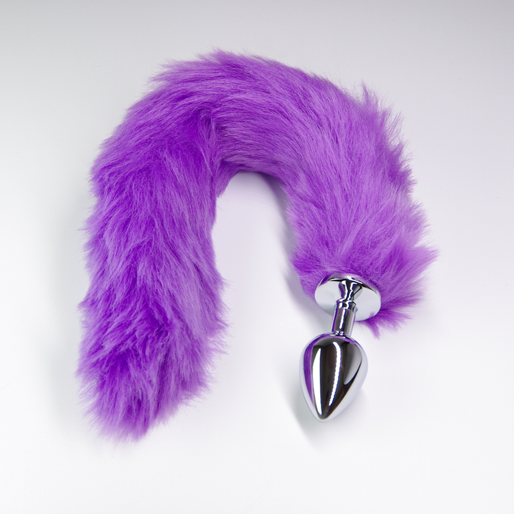 פלאג מתכת עם זנב שועל סגול - בינוני / 35 מ"מ