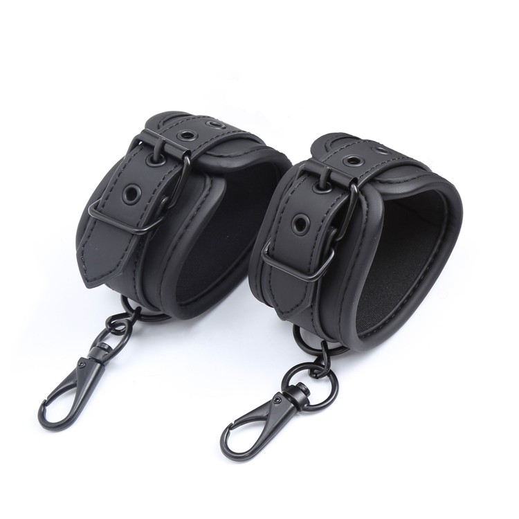 סט קשירה למיטה מנאופרן שחור 'נייט בריז'